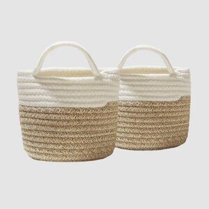 ❣️2/$36 NWT Summer & Rose Hanging Mini Baskets Set of 2 Retail Price $48.00